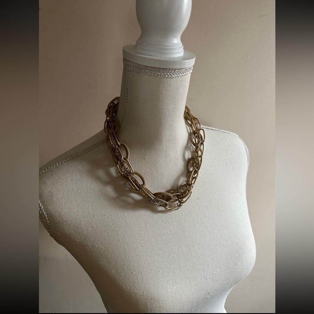 Gold chain link chunky necklace